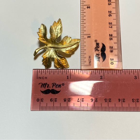 Leaf Brooch Pin - Picture 5 of 5